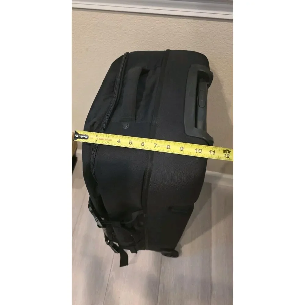 Oakley Large Roller Travel Suitcase Rolling Luggage 92L 32